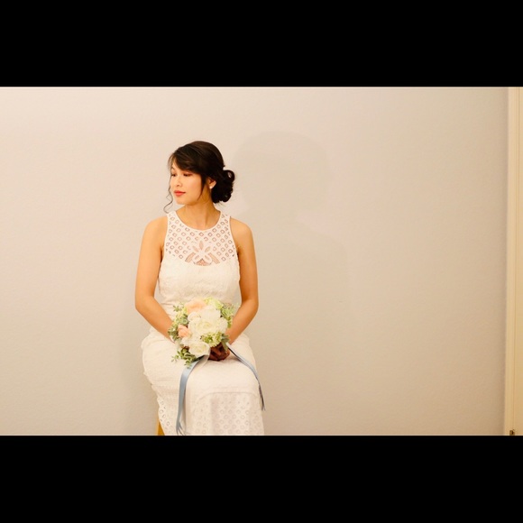 Vera Wang Halter Embroiled Evening Dress -size 0-2 - Picture 1 of 5